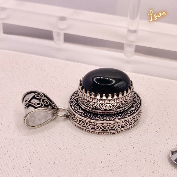 Beautiful Black Onyx Gemstone Handmade Pendant - Picture 3 of 7